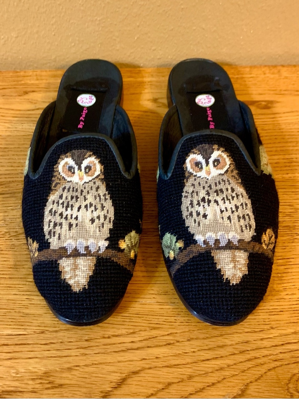 By Page Women’s Owl Needlepoint Loafer Shoes Size 9